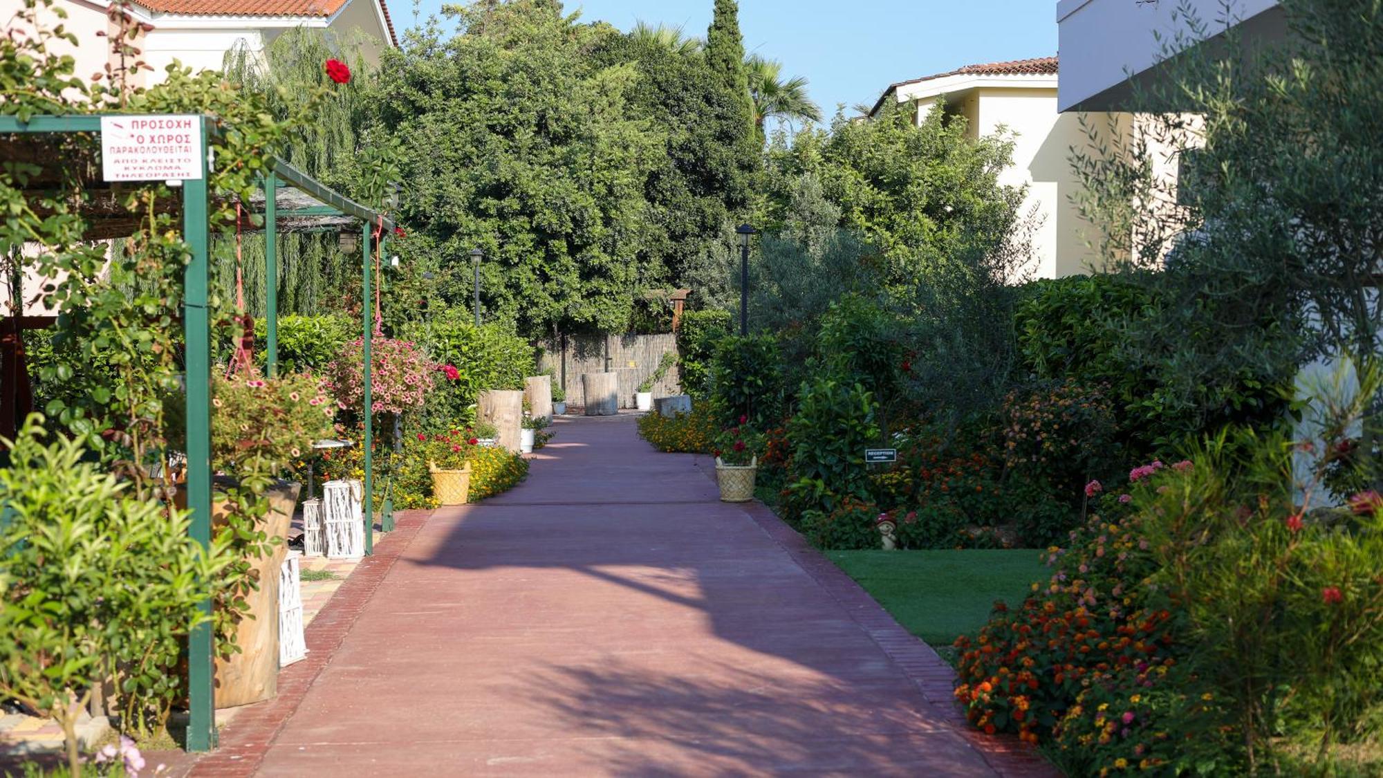 Corinthian Village Vrahati Екстериор снимка